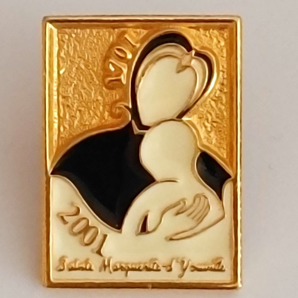 Mary and Baby Jesus Enamel Pin Gold Tone Pin Back Badge Bible Christian Pin